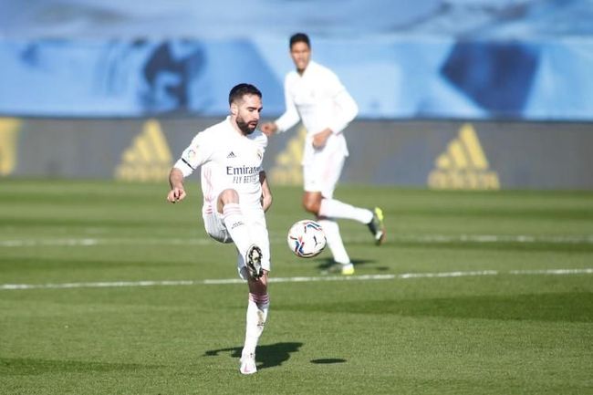 TA：切尔西冬窗无法召回卢卡库，球员租借合同中无相应条款据The Athletic消息，切尔西在将卢卡库外租至罗马的合同中，没有设置召回球员的条款。